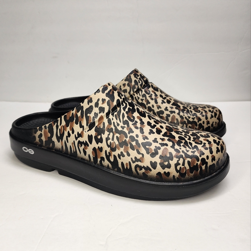OOFOS OOcloog UNISEX Leopard Slip On Recovery Limited Edition Men's 9 Women's 11